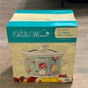 Pioneer Woman 1.5 Qt crockpot. New in box.